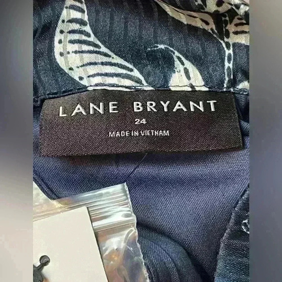 Lane Bryant Business Casual Blouse Mock Neck with Twist Cutout NWT Size 24 - Picture 11 of 16